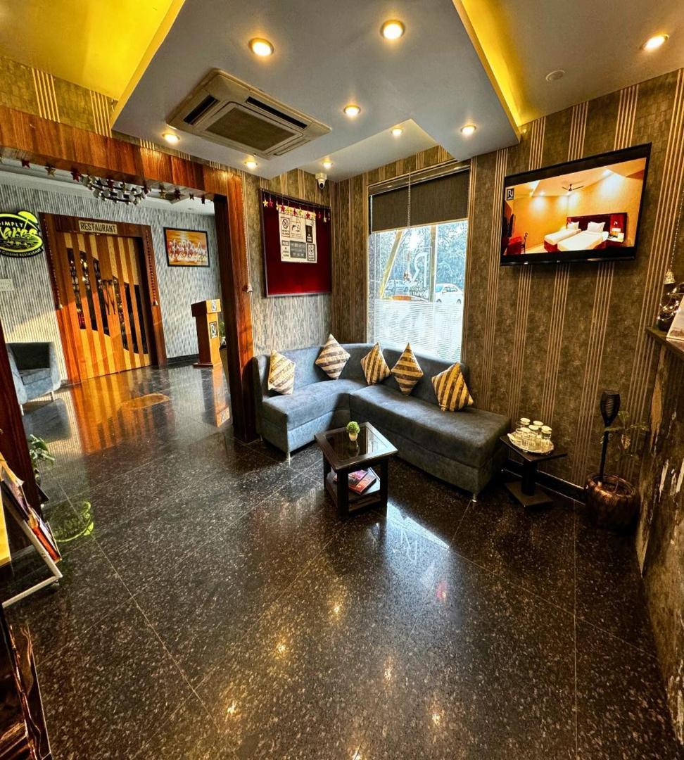 Hotel Runway Inn Pura Raghunāth Dış mekan fotoğraf