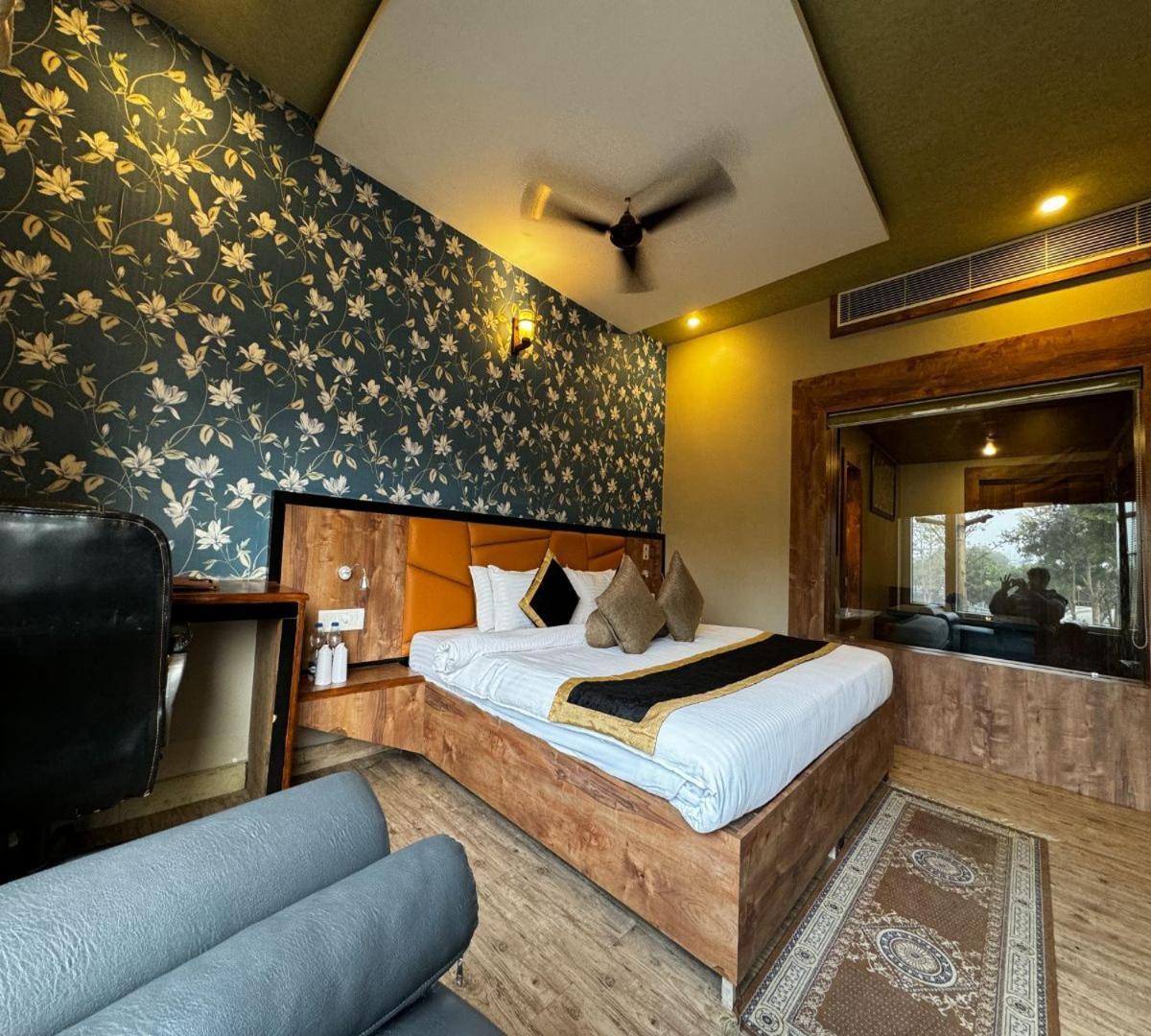 Hotel Runway Inn Pura Raghunāth Dış mekan fotoğraf