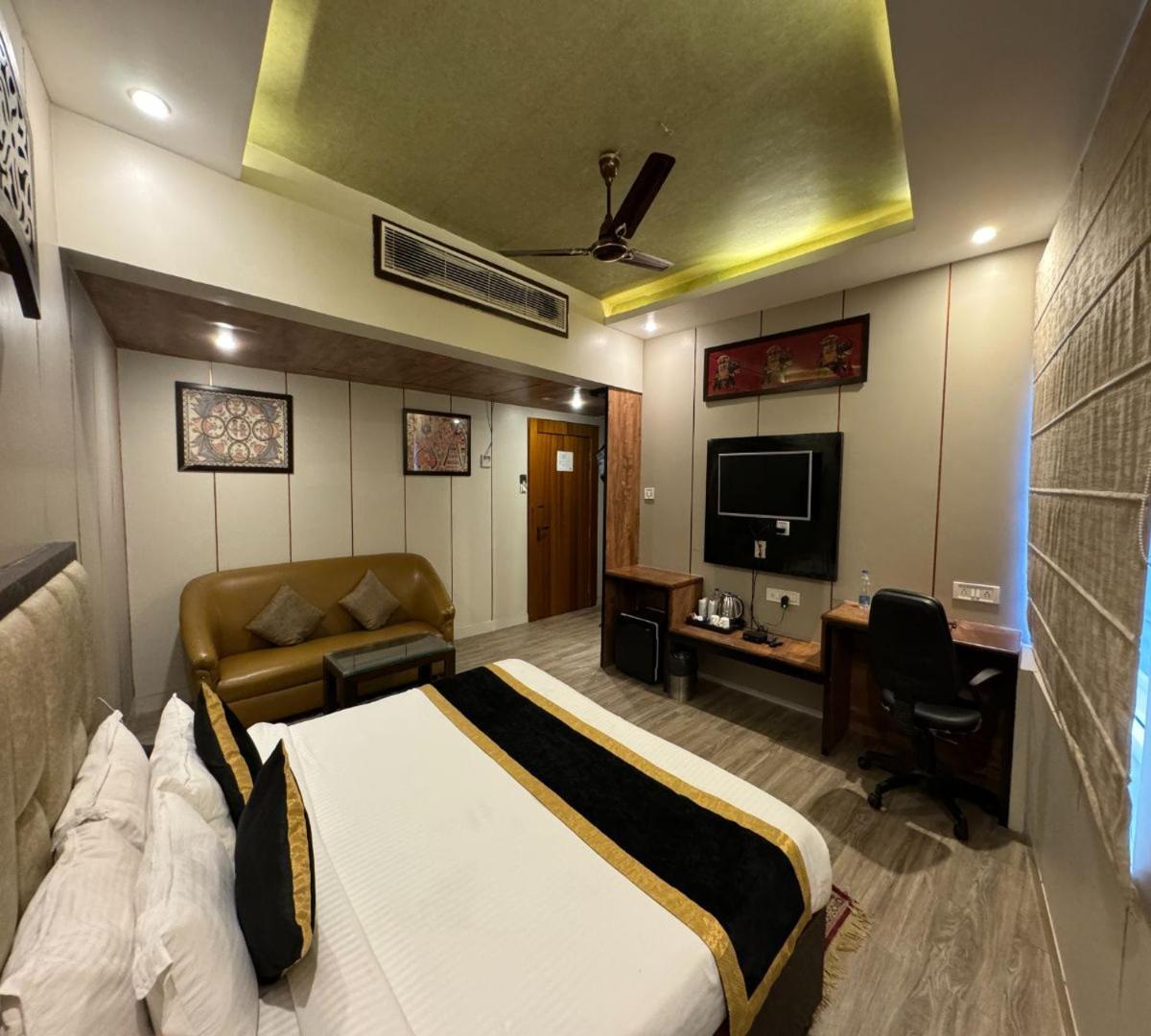 Hotel Runway Inn Pura Raghunāth Dış mekan fotoğraf