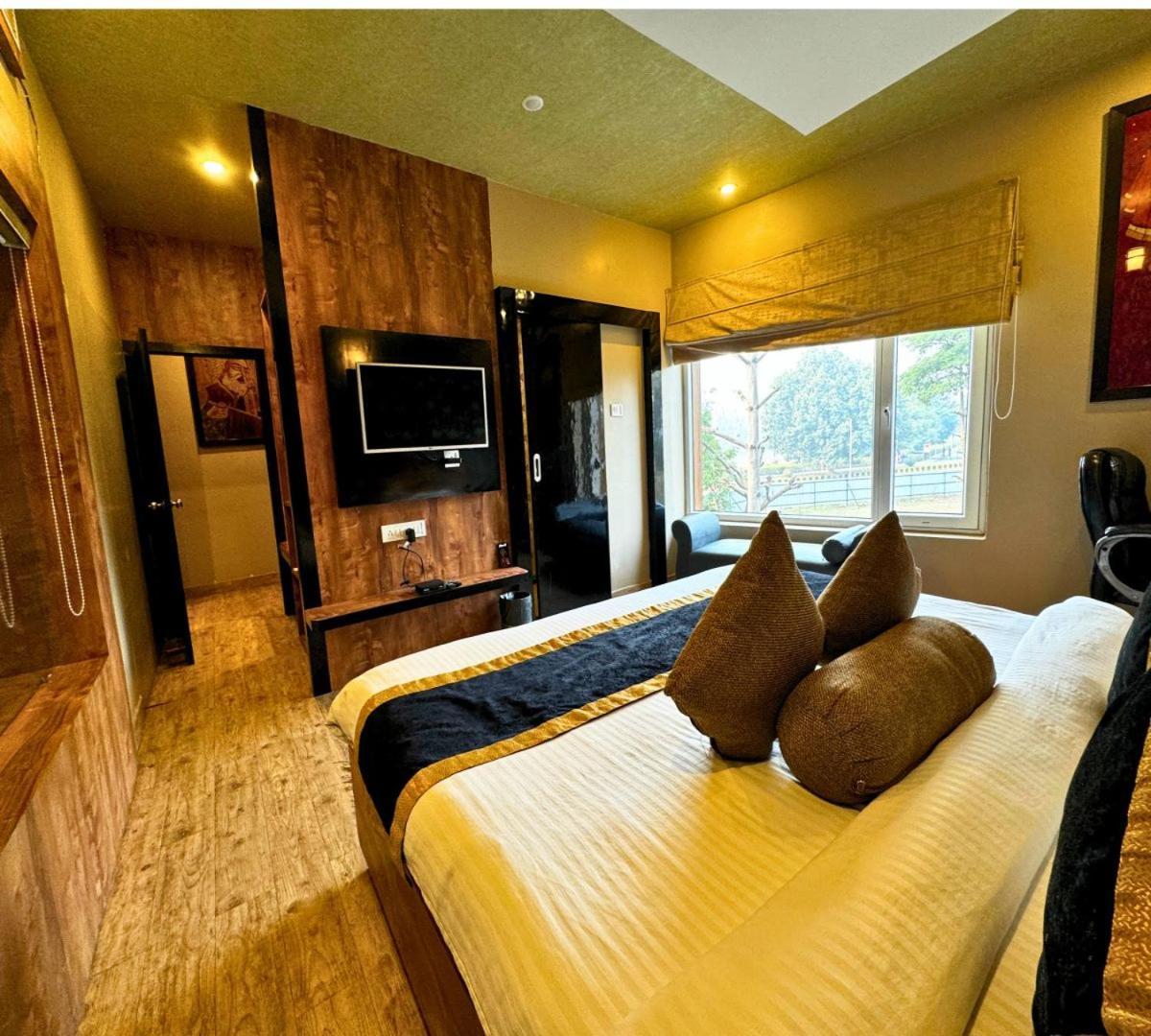 Hotel Runway Inn Pura Raghunāth Dış mekan fotoğraf