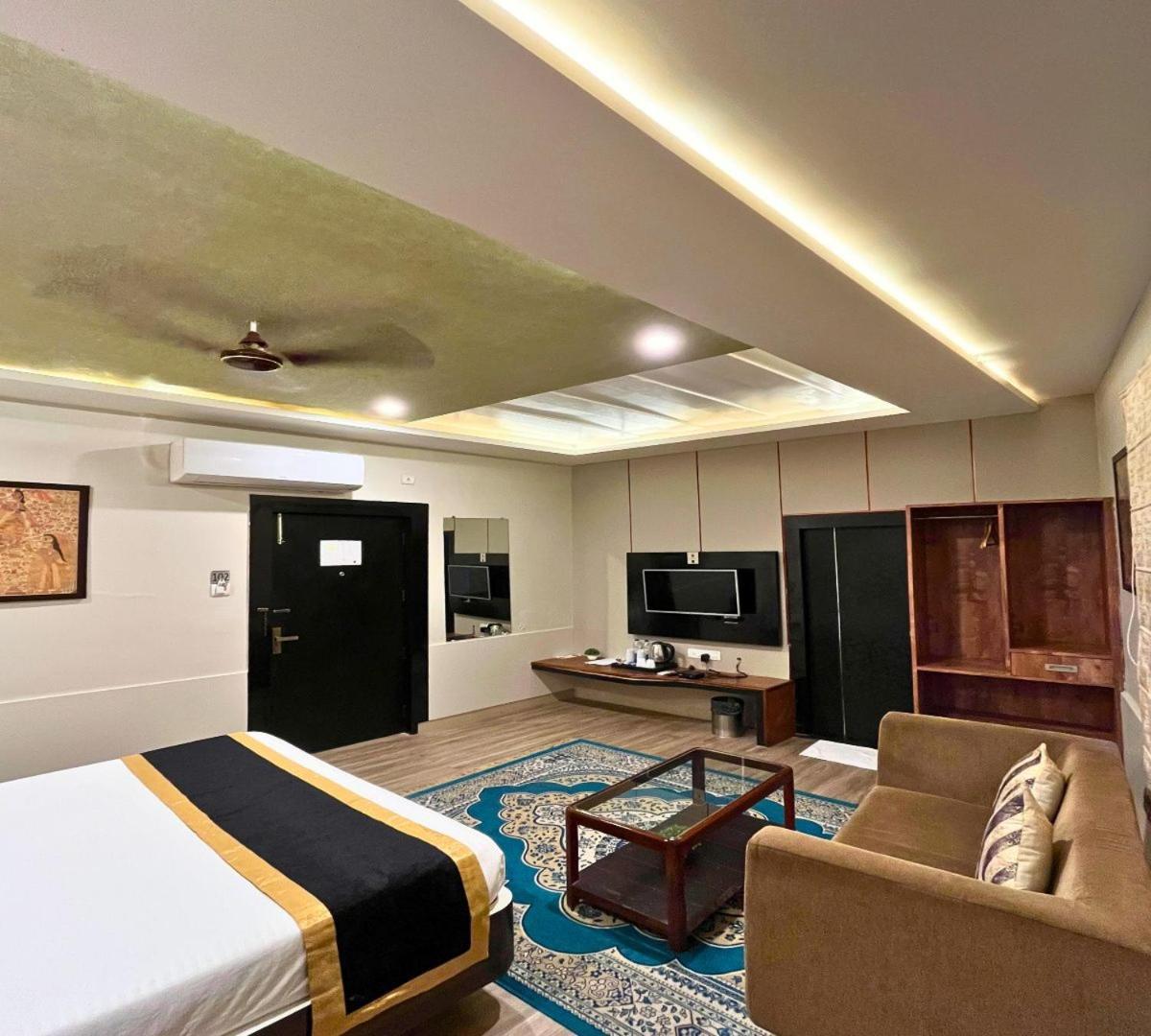 Hotel Runway Inn Pura Raghunāth Dış mekan fotoğraf