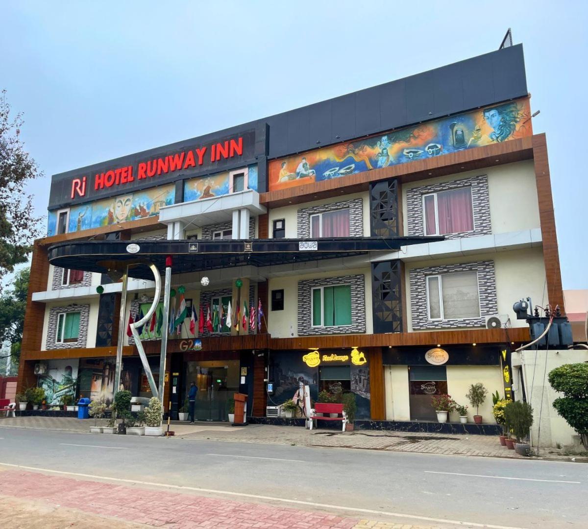 Hotel Runway Inn Pura Raghunāth Dış mekan fotoğraf