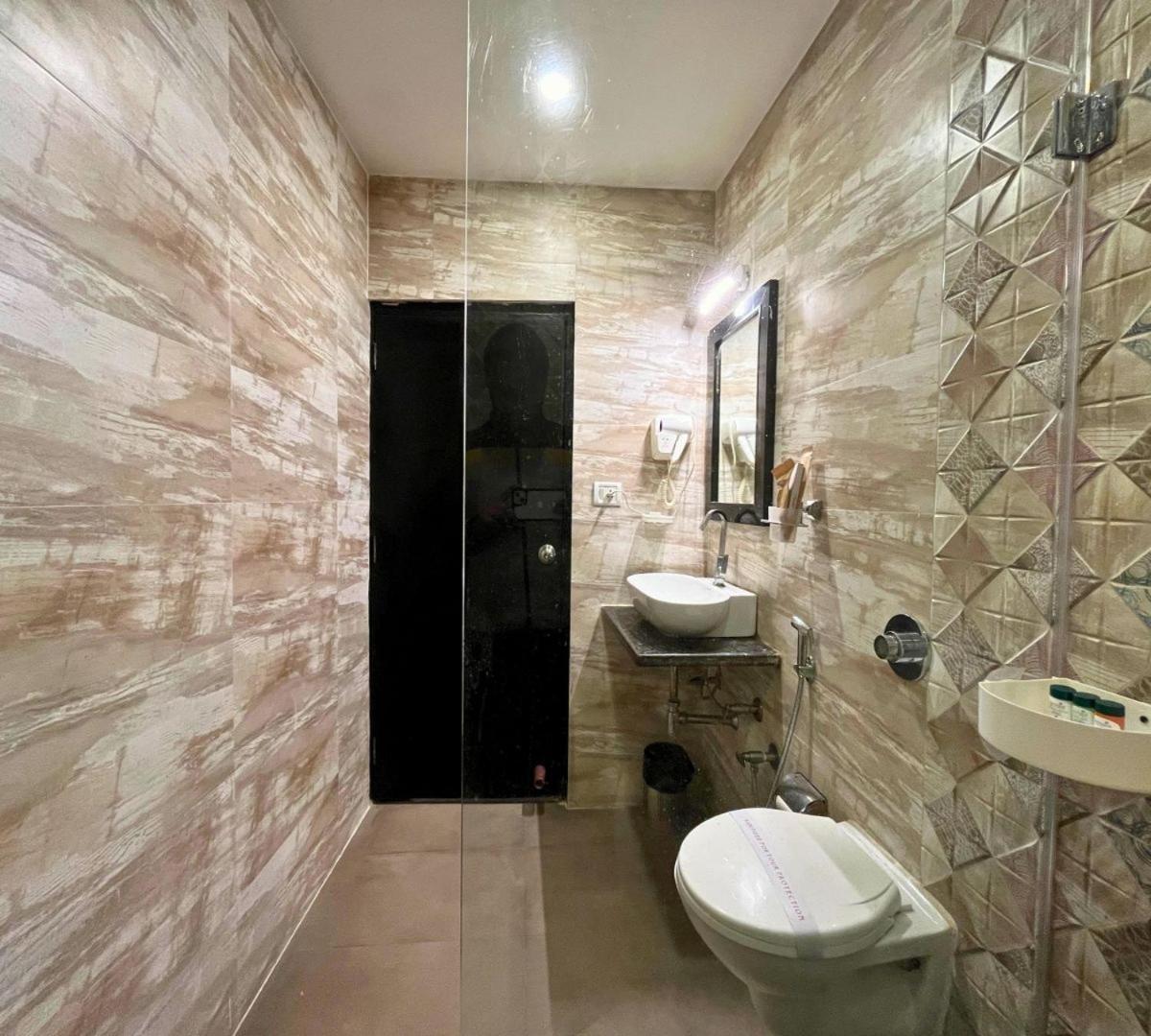 Hotel Runway Inn Pura Raghunāth Dış mekan fotoğraf