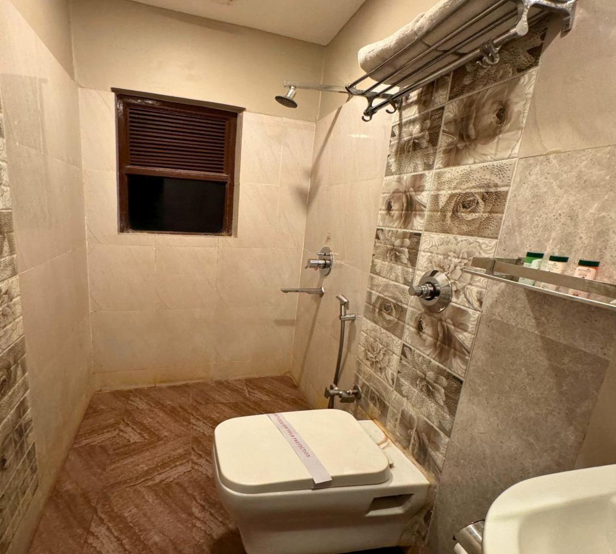 Hotel Runway Inn Pura Raghunāth Dış mekan fotoğraf
